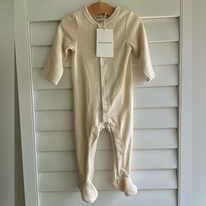 H&M Adorables 100% Organic Cotton Cream Onesie / Footie for Babies / 4-6 months
